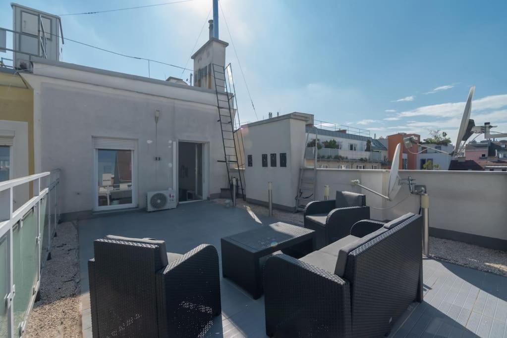 Appartamento Grosse Terrasse, Klimaanlage Und U-Bahn Naehe Vienna Esterno foto