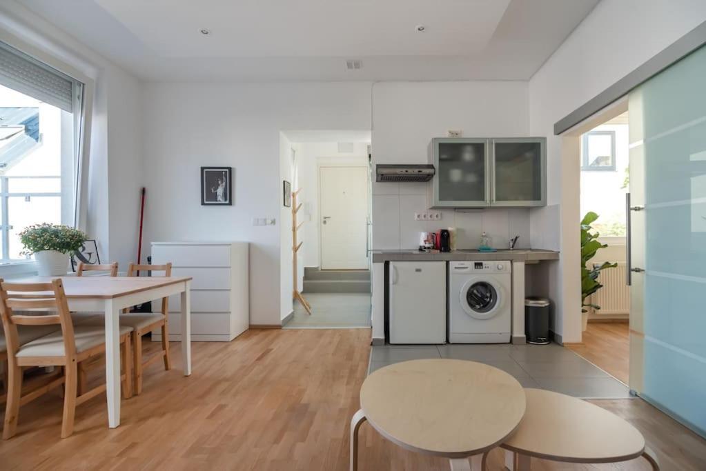 Appartamento Grosse Terrasse, Klimaanlage Und U-Bahn Naehe Vienna Esterno foto