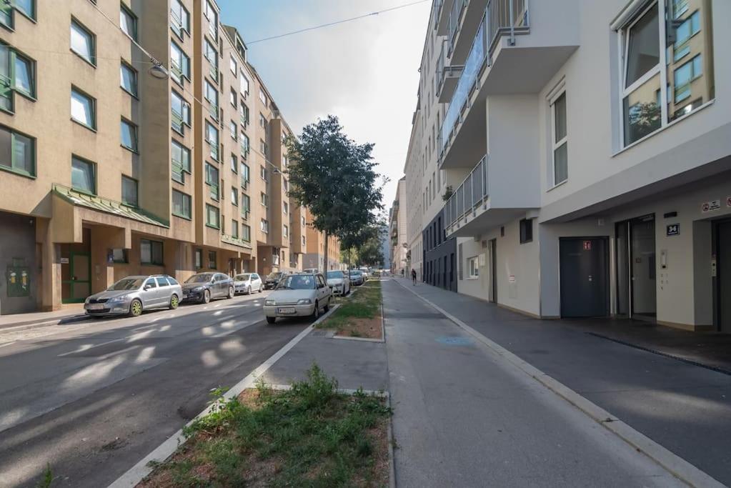 Appartamento Grosse Terrasse, Klimaanlage Und U-Bahn Naehe Vienna Esterno foto