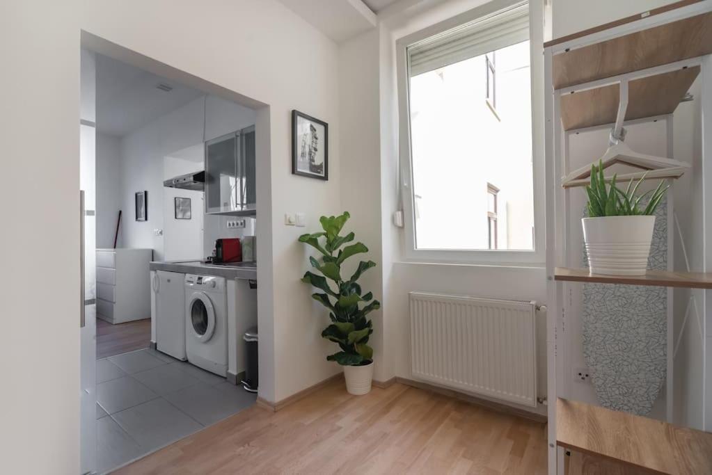 Appartamento Grosse Terrasse, Klimaanlage Und U-Bahn Naehe Vienna Esterno foto